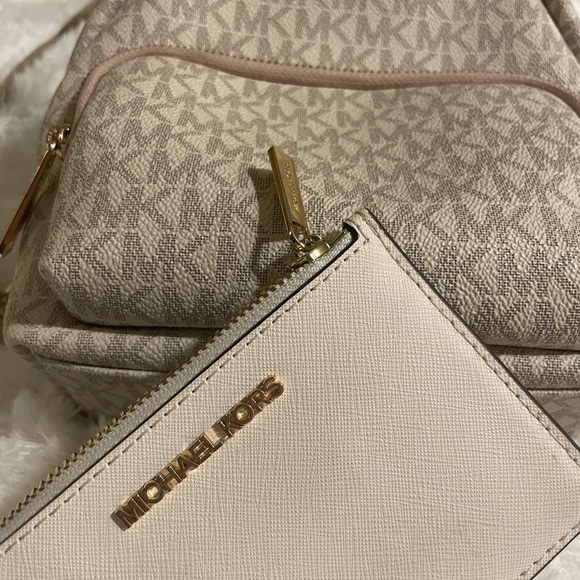 Michael Kors Erin Mini Backpack Signature & matching wallet! - Picture 2 of 5